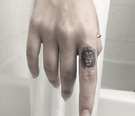 Small Lion Tattoo For Women, Lion Tattoo On Finger, Tattoo Lower Back, Small Lion Tattoo, Small Finger Tattoos, Finger Tattoo For Women, Leo Tattoos, Inspiration Tattoos, Matching Couple Tattoos