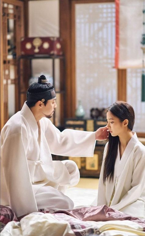 Shin Sae Kyung, Historical Korean Drama, Jo Jung Suk, Shin Se Kyung, Korean Traditional Dress, New Actors, Korean Drama Movies, Romantic Drama, Acting Skills