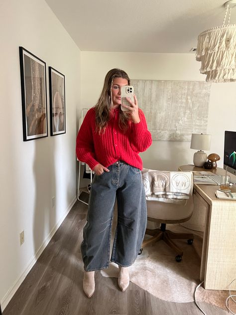 barrel jeans, dallas based influencer, fashion styling, red Barrel Jeans Outfit, Horseshoe Jeans, Barrel Jeans, Folk Fashion, Fashion People, Warm Sweaters, Wide Legs, Denim Outfit, Fashion Styles