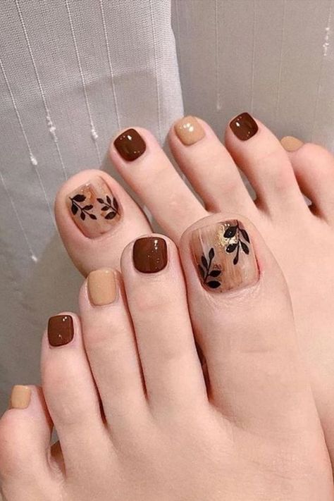 Figuras de uñas para pies Autumn Pedicure Ideas, Cute Toenail Designs, Toe Nail Designs For Fall, Fall Toe Nails, Nail Art Cute, Fall Pedicure, Easy Toe Nail Designs, Simple Toe Nails, Nail Design Glitter