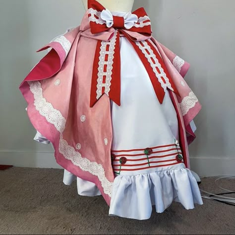 Strawberry Miku Cosplay, Sarah Spaceman, Miku Variants, Strawberry Miku, Miku Outfits, Cosplay Miku, Cosplay Skirt, Best Cosplay Ever, Miku Cosplay