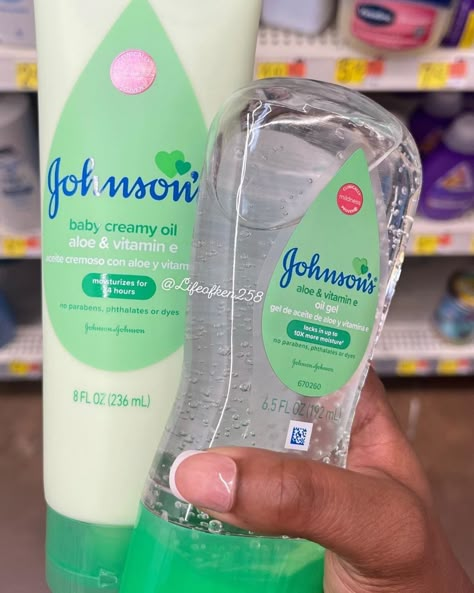 Johnson Body Oil, Johnsons Products Skincare, Johnsons Baby Products, Skin Care Routine Order, Beautiful Skin Care, Natural Face Skin Care, Body Hygiene, Diy Body Care, Shower Skin Care