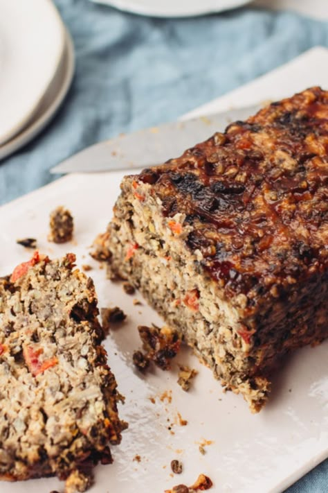 Nut Roast Recipe, Vegetarian Loaf, Vegan Nut Roast, Roasted Nuts Recipe, Vegetarian Meatloaf, Nut Roast, Nut Loaf, Vegetarian Christmas, Bbc Good Food