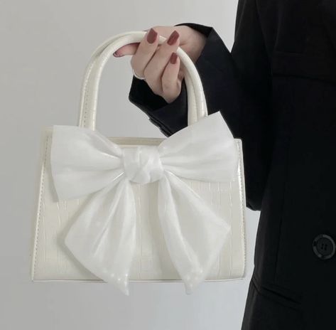 Bow Purse, Pocket Handbag, Couture Handbags, Purse Brands, Fancy Bags, Ladies Clutch, Pretty Bags, Chic Pink, Libya