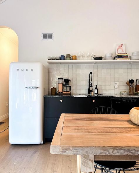 Where retro meets modern design 🍽️ Our SMEG fridge is more than just an appliance—it’s the heart of your kitchen. 📷 @lyndsayslittlehouse Pictured: 1️⃣ 50’s Style Refrigerator, White, FAB28ULWH3 #FortheloveofSmeg #AtHomeWithSmeg #SmegCanada Smeg Fridge Small Kitchen, Smeg Refrigerator, Smeg Fridge, Kitchen Retro, Retro Fridge, Small Fridges, Mid Century Kitchen, Retro Kitchen, Small Kitchen