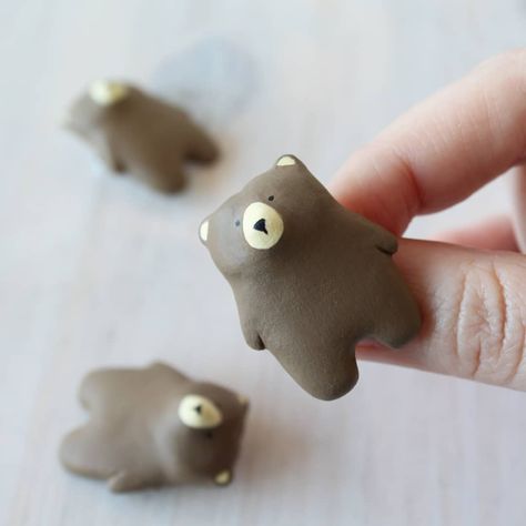 Clay Brooch, Clay Bear, Diy Air Dry Clay, Air Dry Clay Projects, Clay Crafts Air Dry, Polymer Clay Animals, Cute Polymer Clay, Clay Figurine, Clay Animals