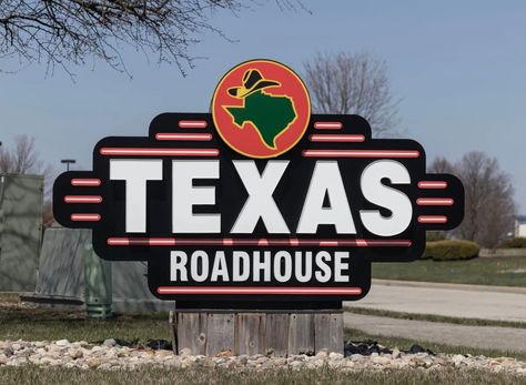 The #1 Best Chicken Dish at Texas Roadhouse in 2023 Texas Roadhouse Menu, Peppercorn Sauce Recipe, Country Fried Chicken, Peppercorn Sauce, Smothered Chicken, Restaurant Business, Texas Roadhouse, Draft Beer, Tasting Table