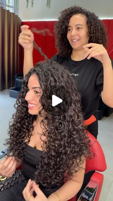 Twist Curly Hair, Haircut For Wavy Hair, Curly Salon, Layered Curly Haircuts, Curly Styling, Curly Hair Salon, Straightening Curly Hair, Curly Cut, Breaking Hair