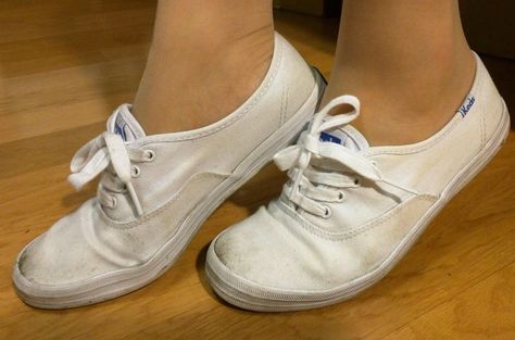 Tights And Trainers, Keds Tennis Shoes, Keds Outfits, White Keds, Champion Sneakers, Keds Sneakers, Keds Champion, Keds Shoes, Keds Style