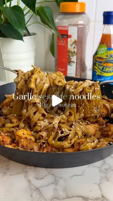 High Protein Recipes for Gymrats on Instagram: "Garlic Sesame Noodles 🍜 
By @liz.bitesback 

So easy to make and so tasty 😮‍💨

Ingredients for one:
160g of rice noodles, cooked
110g of chicken breast raw
1/2 a garlic clove, diced
1/2 tsp of chili flakes (add more or less depending on preference)
1 spring onion
2 tbsp of light soy
1 /2 tsp of sesame seeds
1/3 of a cup of stock water (1/2 stock cube and boiling water)
1 pinch of garlic seasoning/ chicken seasoning

Method:
Slice the chicken into small pieces and add a pinch of garlic / chicken seasoning. Fry for 10 minutes until golden brown

Mix together the soy, stock water, chilli and garlic

Cook the noodles as according to the packet. Drain them and then mix them into the sauce.

Add the chicken.

Slice the spring onion and mix it in Garlic Sesame Noodles, Seasoning Chicken, Rice Noodle Recipes, Food Change, Noodle Recipes Easy, Sesame Noodles, Garlic Seasoning, Chinese Takeout, Chinese Chicken