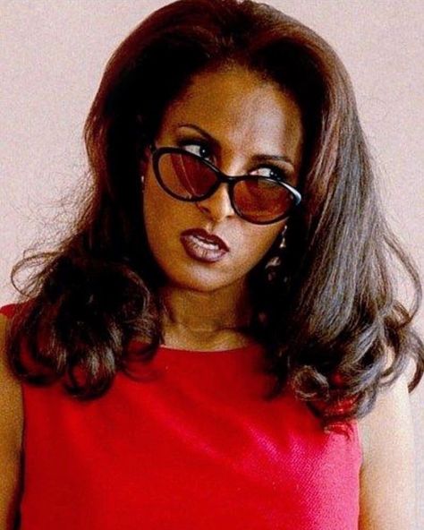 Jackie Brown Pam Grier Jackie Brown, Foxy Brown Pam Grier, Pam Grier, Quentin Tarantino Movies, Jackie Brown, Foxy Brown, The Boogeyman, Vintage Black Glamour, Black Hollywood