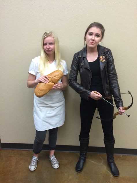 Dynamic duo couple outfit/costume: Katniss everdeen and Peeta mellark DIY Katniss Everdeen Costume Diy, Dynamic Duo Ideas, Katniss Everdeen Halloween Costume, Katniss Everdeen Outfit, Katniss Everdeen And Peeta Mellark, Katniss Everdeen And Peeta, Katniss Costume, Dynamic Duo Costumes, Duo Ideas