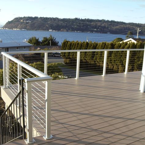 White Deck Railing Ideas, Modern Deck Railing Ideas, Lake House Deck, White Railing, Beach House Deck, Wire Deck Railing, Indoor Stair Railing, Deck Stair Railing, Cable Railing Deck