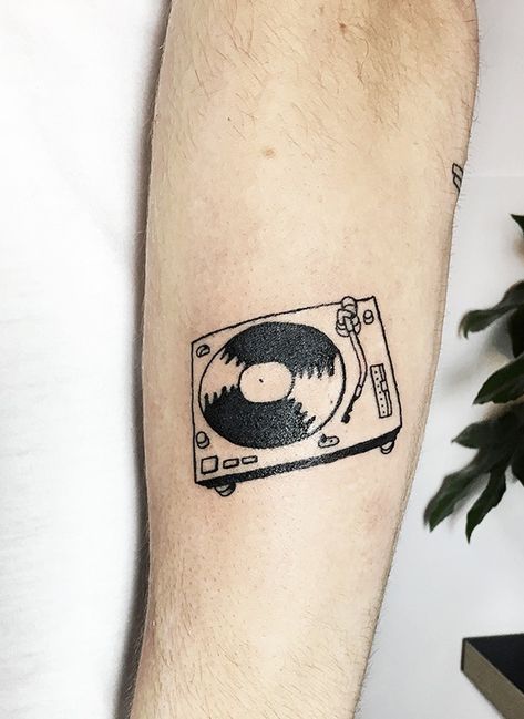 Music Patchwork Tattoo, Record Player Tattoo Simple, Turntable Tattoo, Cd Tattoo, Vinyl Record Tattoo, Record Tattoo, Record Player Tattoo, Vinyl Tattoo, Lp Tattoo