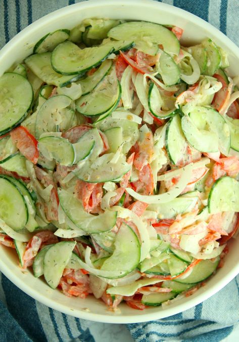 Creamy Cucumber Tomato Salad Creamy Cucumber Tomato Salad, Meatless Dishes, Creamed Cucumbers, Tomato Salad Recipes, Creamy Cucumber Salad, Creamy Cucumbers, Cucumber Tomato Salad, Salad Pasta, Carb Snacks