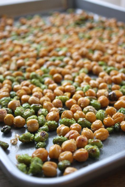 Crispy Chickpea and Edamame Oven Snack Edamame Snack, Crispy Chickpea, Edamame Recipes, Crispy Chickpeas, Chickpea Recipes, Edamame, Vegan Snacks, Chickpeas, Veggie Recipes