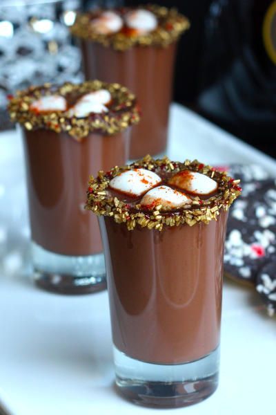 Mexican Hot Chocolate Shots have a beautiful chocolate flavor with a little kick! A great way to celebrate! Hot Chocolate Shots, Chocolate Shots, Shots Alcohol, Food Mexican, Mexican Hot Chocolate, Shot Recipes, Hot Chocolate Bars, Winter Drinks, Hot Chocolate Recipes