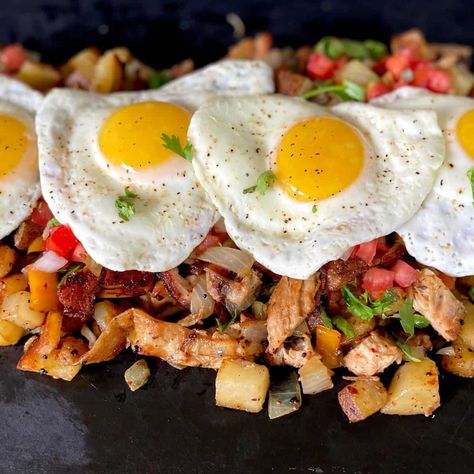 Easy Breakfast Hash on the Griddle - With Leftover Brisket Muffin Mix Pancakes, Griddle Breakfast, Blackstone Griddle Recipes, Breakfast Hash Recipes, Chef Grill, Outdoor Cooking Recipes, Making Baked Potatoes, Blackstone Recipes, Over Easy Eggs