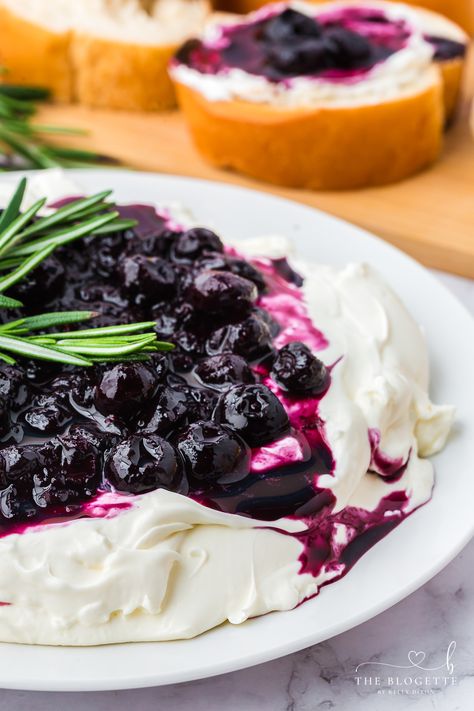 Blueberry Goat Cheese, Goat Cheese Dip, Cranberry Cinnamon, Goat Cheese Appetizer, Homemade Appetizer, Goat Cheese Recipes, Blueberry Compote, Cheesy Recipes, Cheese Salad