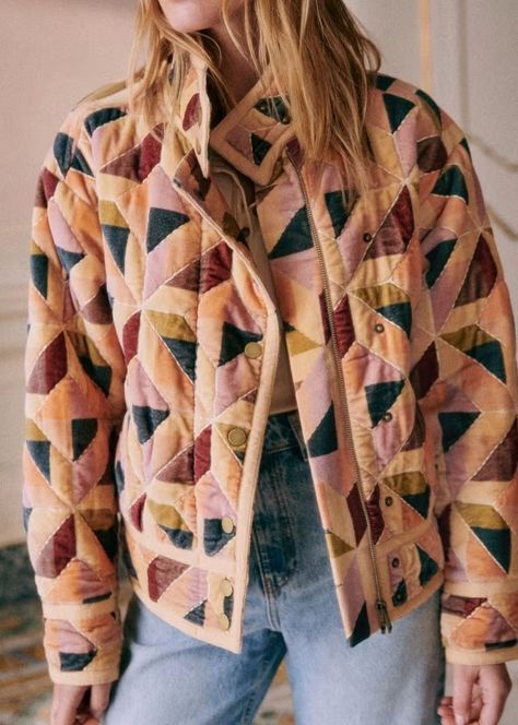 Quilted Jacket Outfit, Quilted Velvet Jacket, Quilted Shirt, Velvet Sleeve, Mum Fashion, Artsy Style, Quilt Jacket, Lookbook Outfits, Upcycle Clothes