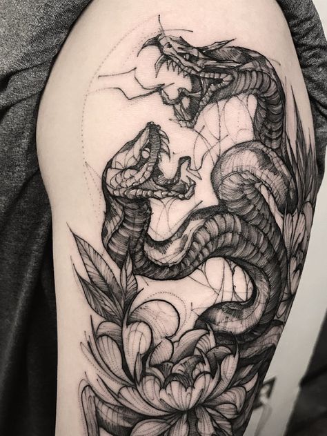 Twitter Japanese Snake Tattoo, Tattoo Snake, Serpent Tattoo, Snake Tattoo Design, Muster Tattoos, Tattoos Geometric, Geniale Tattoos, Flowers Tattoo, E Tattoo