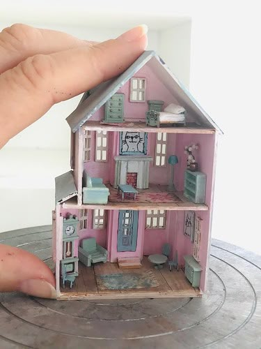 House Diorama, Real Littles, Mini Crafts, Dollhouse Building, Doll Diorama, Miniature Decor, Tiny Stuff, Mini Brands, Diy Miniatures