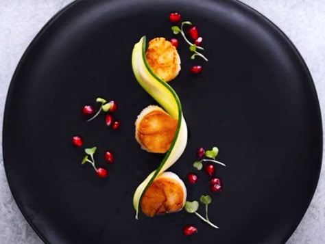 Vídeo de emplatados de platos y postres Food Plating Design, Planting Hacks, Health Zone, Gourmet Food Plating, Studying Food, Bistro Food, Amazing Food Decoration, Iphone 6plus, Easy Food Art