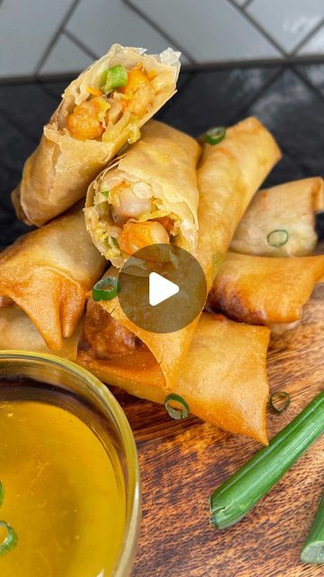 Chef Kilo P. on Instagram: "Shrimp Spring Rolls 🍤 • We still on our Food Tour y’all! And as you can see, stop #3 is China! 🇨🇳 These were so good and super easy to make for a quick snack! They taste just like the shrimp rolls from the Chinese store! I prefer spring rolls over egg rolls bc the wrappers are thinner and crispier 😋, and of course we can’t forget the duck sauce 😌 • *Tip- drain excess water from cabbage so your spring rolls aren’t soggy. • Store Run📝 - Shredded cabbage and carrots (I used coleslaw mix)  - Shrimp - Soy sauce - Green onions  - Ginger Paste  - Minced garlic  - Oyster sauce - Sesame oil - Thin Spring Roll Wrappers" Duck Spring Rolls, Shrimp Spring Rolls Fried, Spring Roll Shrimp, Shrimp Egg Roll Recipes, Spring Rolls Shrimp, Chinese Spring Rolls, Shrimp Egg Rolls, Cabbage And Carrots, How To Make Shrimp