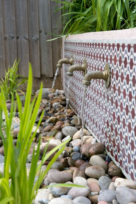 Moroccan garden in Walthamstow East London | 01702 662 950 Moroccan Garden Ideas, Moroccan Garden, Mediterranean Garden Design, Spanish Garden, Water Features In The Garden, Have Inspiration, Mediterranean Garden, Garden Water, Garden Fountains