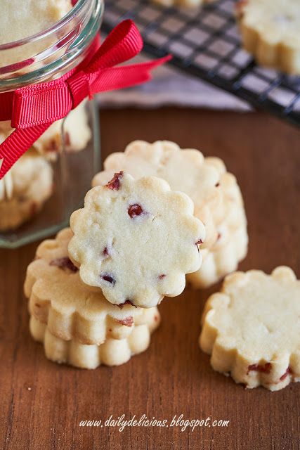 Cranberry Shortbread New Year Treats, Cranberry Shortbread, New Year Cakes, Carrot Cake Recipe Homemade, Chinese New Year Cake, Cranberry Cookies Recipes, Cranberry Butter, Cake Recipe Homemade, Chinese New Year Cookies