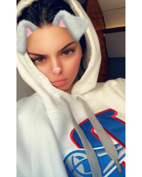 Kendall Jenner Snapchat, Kendall Ve Kylie, Kendall Jenner Casual, Kylie Jenner Outfits Casual, Kendall Jenner Outfits Casual, Kloe Kardashian, Kendall Jenner Photos, Kendall Style, Blake Griffin