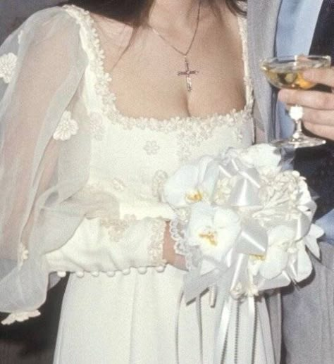 قلادات متدلية, Olivia Hussey, Priscilla Presley, A Wedding Dress, 가을 패션, Marie Antoinette, Wedding Dresses Vintage, Wedding Bells, Wedding Board