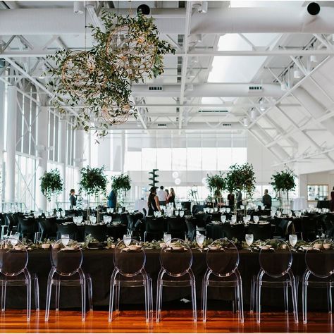 Pomp&Bloom on Instagram: “Loved everything about this modern wedding at The Commons. Black linens, ghost chairs and lots of greenery. @kshinolt has amazing style and…” Black Ghost Chairs Wedding, Ghost Chairs Wedding, Ghost Chair Wedding, Chairs Wedding, Black Tablecloth, Black Ghost, Ghost Chairs, Wedding Chairs, Black Linen