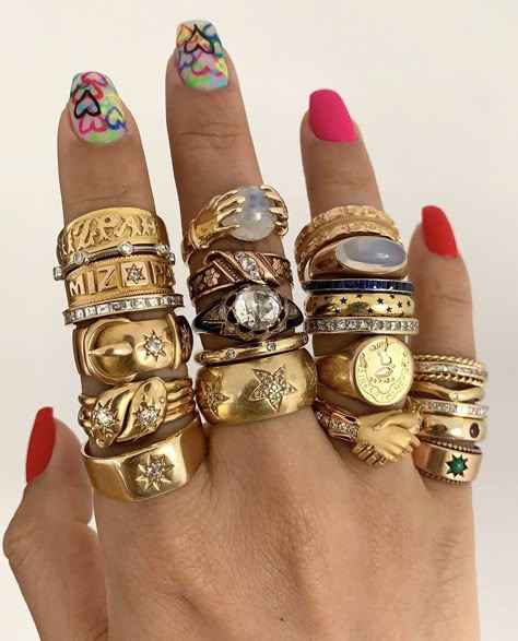 Antique Golddigger Salon Outfits, Maximalist Jewelry, Accessorize Jewellery, Diy Jewelry Rings, Nail Jewels, Indie Jewelry, Y2k Jewelry, Hand Accessories, Rings Rings