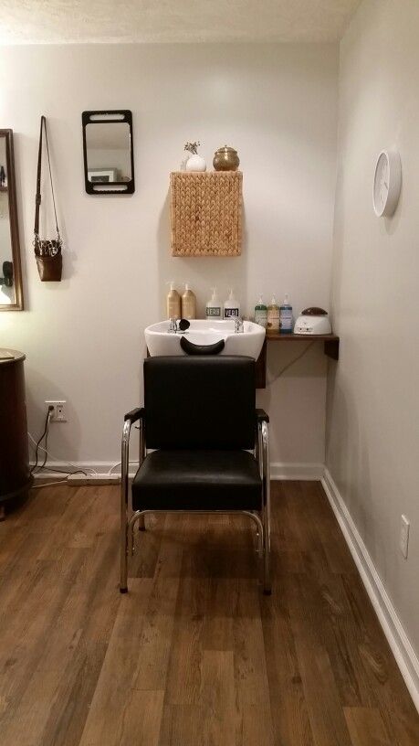 Hair Salon Waxing Station, Home Salon Shampoo Station, Tiny Hair Salon Ideas, Salon Washing Station Ideas, Salon Waxing Station, Diy Salon Stations At Home, Salon Sink Station Ideas, Salon Wash Station Ideas, Mini Salon Ideas Small Spaces