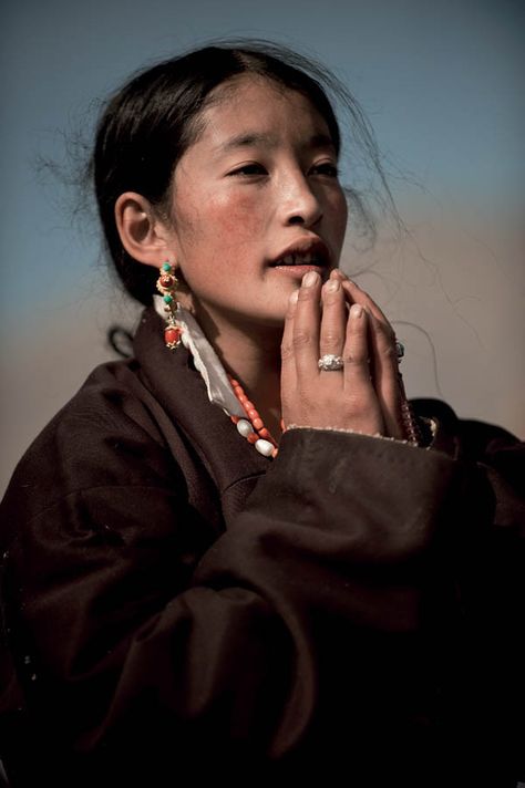 tibet u-tsang Tibetan Buddhism, People Of The World, World Cultures, Life Magazine, World Of Color, Anthropology, People Around The World, Tibet, Buddhism