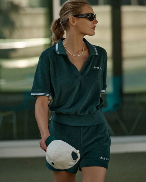 Tennis Capsule FW23 – Sporty & Rich Athleisure High Fashion, Sporty Classy Outfits For Women, Sporty And Rich Tennis, Old Money Workout Outfits, Sporty Rich Aesthetic, Sporty And Rich Aesthetic, Polo Aesthetic, Mode Tennis, Sporty Fashion