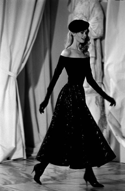 Norma Kamali Fall 1991 RTW Claudia Schiffer, Norma Kamali, 90s Style, Dream Wardrobe, 90s Fashion, Fashion Collection, Red Carpet, Fashion Inspo, Carpet