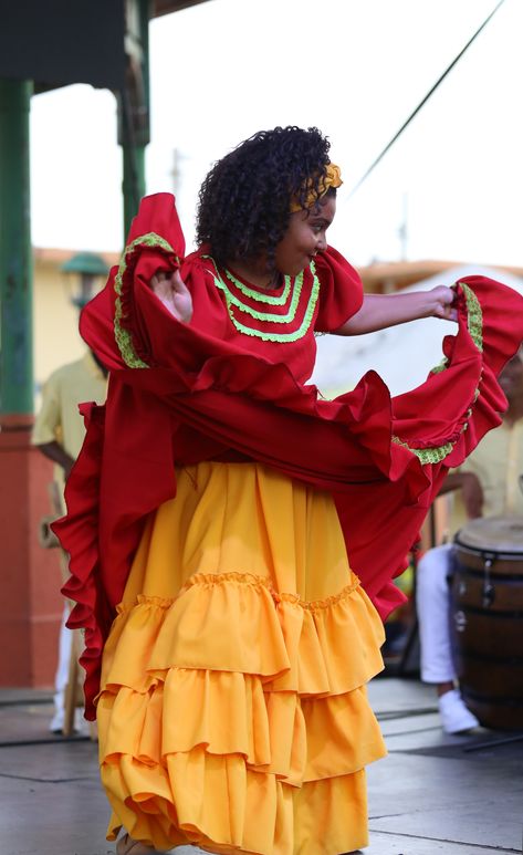 Puerto Rico Culture Clothes, Bomba Puerto Rico, Traditional Puerto Rican Clothing, Esme Core, Music Schedule, Puerto Rican Woman, Puerto Rico Clothing, Puerto Rican Festival, Dominican Culture