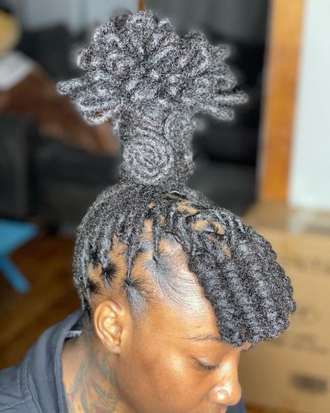 Loc Pineapple, Black Hair Protective Styles, Pineapple Palm Tree, Short Locs Hairstyles, Dreadlock Styles, Friend 2, Dread Hairstyles, Hair Laid, Dreadlock Hairstyles