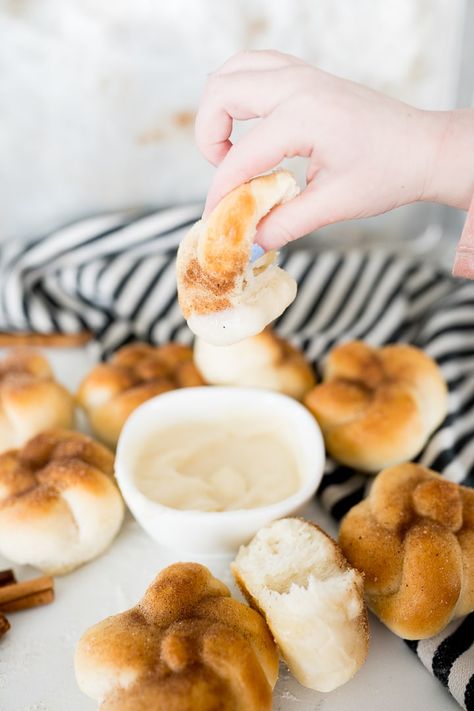 cinnamon and sugar knots being dipped into icing Icing For Pretzels, Pretzel Icing Dip, Icing Dip, Cinnamon Pretzel Dip, Cinnamon Sugar Knots, Cinnamon Roll Icing No Powdered Sugar, Cinnamon Sugar Pretzel Bites, Brown Sugar Frosting For Cinnamon Rolls, 2 Ingredient Dough Cinnamon Twists