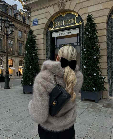 Looks Adidas, 00s Mode, Adrette Outfits, Stile Blair Waldorf, Fur Coat Outfit, Winter Outfits Aesthetic, Chic Winter Outfits, Skandinavian Fashion, Pullover Outfit