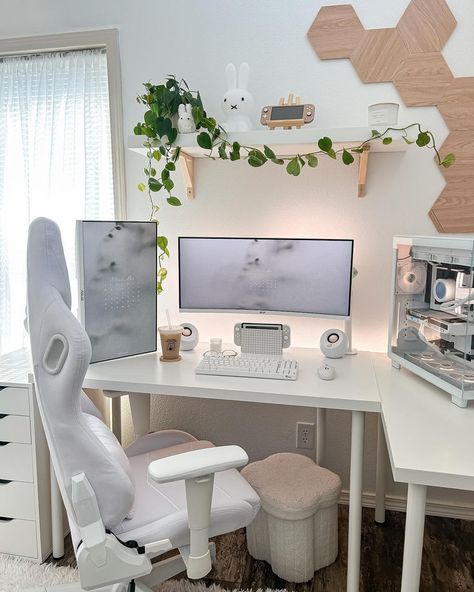 What do you think of this awesome desk setup? 🤔 - Welcome to the official CDS Pinterest account. We post daily workspaces, desk setups, and home offices for your inspiration. - All credit goes to @risascloud - #desksetup #workspace #homeoffice #officeinspiration #minimalist #deskdecor #workspaceinspiration #workfromhome #deskgoals #deskorganization #officedesign #deskstyling #officegoals #homedecor #desksetupgoals Cute Gaming Setup Aesthetic, Cozy Minimalist Gaming Setup, Aesthetic Pc Setup, Gaming Setup Aesthetic, Desks Ideas, Workspace Aesthetic, Games Room Inspiration, Future Aesthetic, Cozy Desk