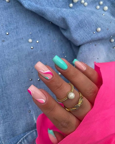 Tiffany Blue And Pink Nails, Pink And Blue Nails Design Simple, Tiffany Nails Design, Pink And Blue Nails Design, Blue Pink Nails, Ibiza Nails, Nail Art Blanc, Tiffany Blue Nails, Unghie Sfumate