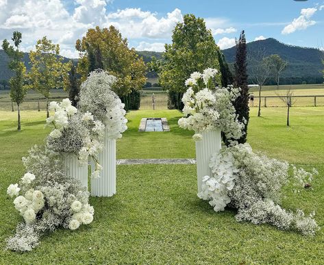 Alter Florals Wedding, White Floral Wedding Aisle, Babies Breath Wedding Aisle, Babys Breath Aisle Flowers, Baby’s Breath Down Aisle Wedding, Baby’s Breath Aisle, Babies Breath Wedding Decor, Aisle Flowers White, Babies Breath Aisle