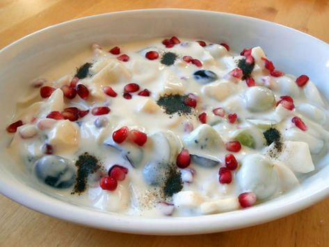 Fruit Raita, Raitha Recipes, Thanksgiving Fruit Salad, Fruit Salad Decoration, Dahi Vada Recipe, Onam Sadya, Curd Recipes, Live Edge Wood Furniture, Yogurt Salad