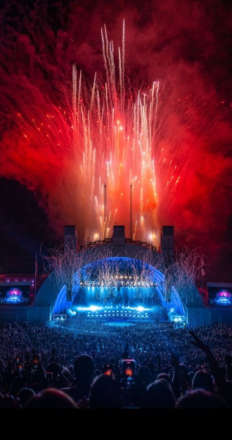 Hollywood Bowl Aesthetic, Yorkshire Accent, September Holiday, September Holidays, California Hollywood, Concert Vibes, British Punk, Hollywood Bowl, The Hollywood Bowl