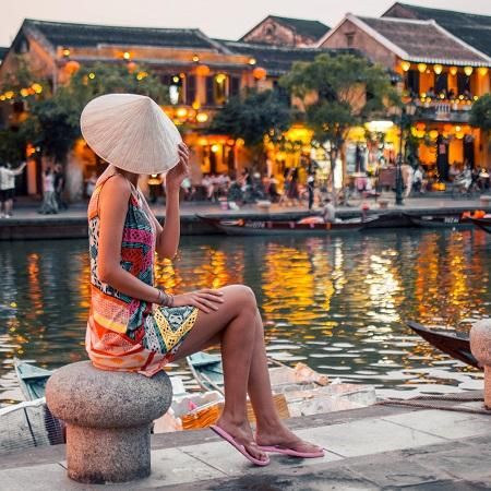 The ULTIMATE Hoi An Instagram spots - Daily Travel Pill Vietnam Photo Poses, Danang Vietnam Photography, Hoi An Photography, Vietnam Photoshoot Ideas, Vietnam Instagram Pictures, Vietnam Poses, Hoi An Vietnam Photography, Vietnam Travel Photography, Vietnam Photography