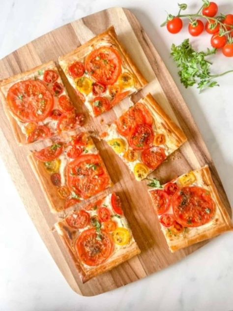 Tomato Tart with Puff Pastry - Gluten Free Tranquility Puff Pastry Tartlets, Tart With Puff Pastry, Cream Cheese Tomato, Gluten Free Recipes Appetizers, Tartlets Recipe, Vegetarian Italian, Cheese Tomato, Gluten Free Appetizers, New Potatoes