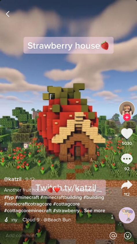 Minecraft Melon Farm Design, Strawberry Cottage Minecraft, Fruit Minecraft House, Minecraft Butterfly House, Cutesy Minecraft Builds, Fruit House Minecraft, Minecraft Rabbit House, Minecraft Bunny House, Minecraft Fruit House